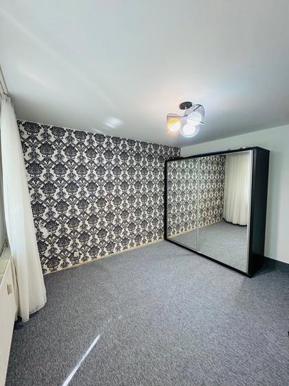 Apartament cu 3 camere decomandat în Drumul Taberei