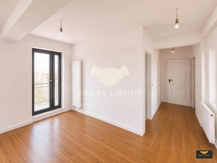 Penthouse cu 3 camere decomandat în Mihai Bravu