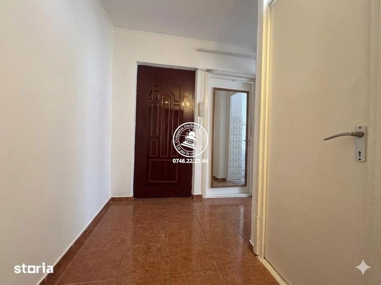 Apartament cu 3 camere decomandat în Nicolina