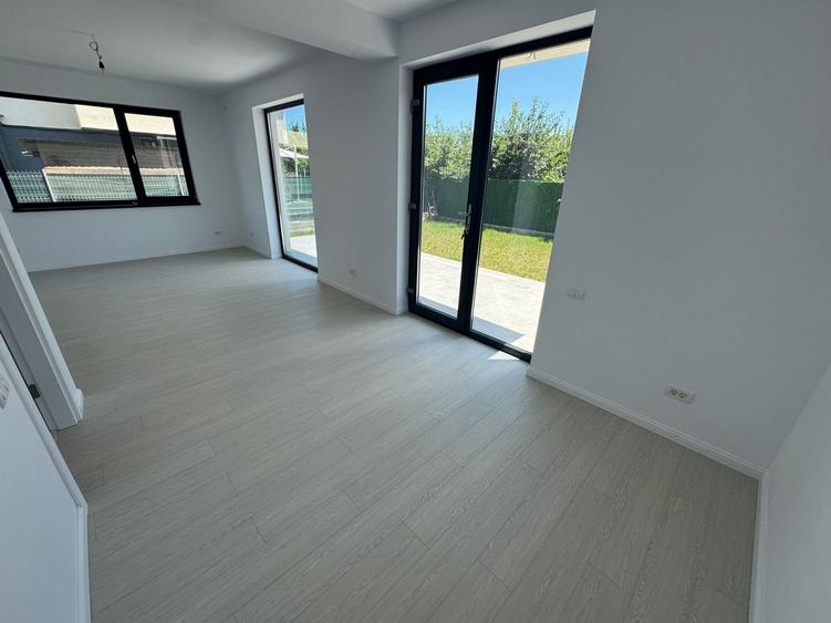 Casă individuală cu 5 camere cu Canalizare în Central