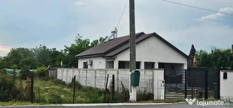 Casă cu 2 camere în Corbu