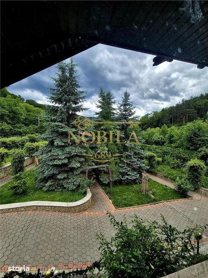 Casă cu 5 camere cu Teren 3645 Mp în Central