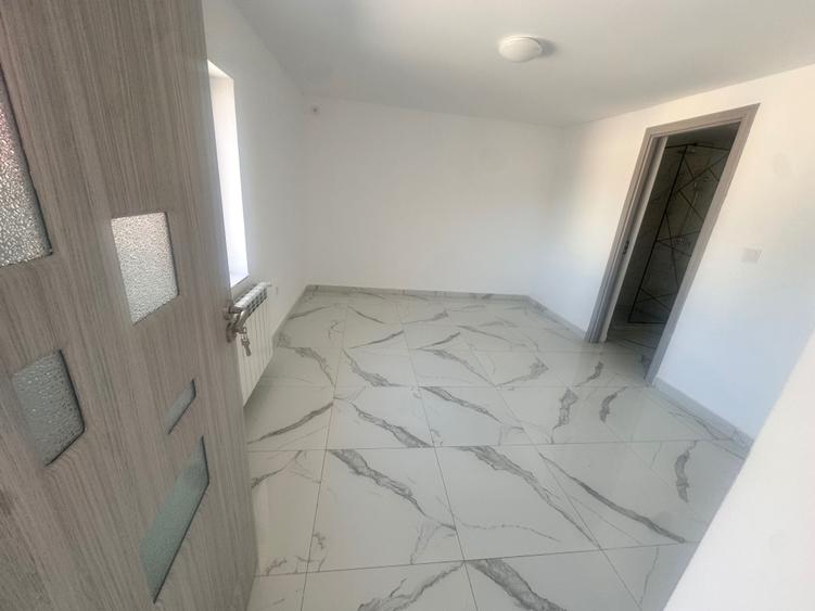 Casă cu 4 camere în Exterior Vest