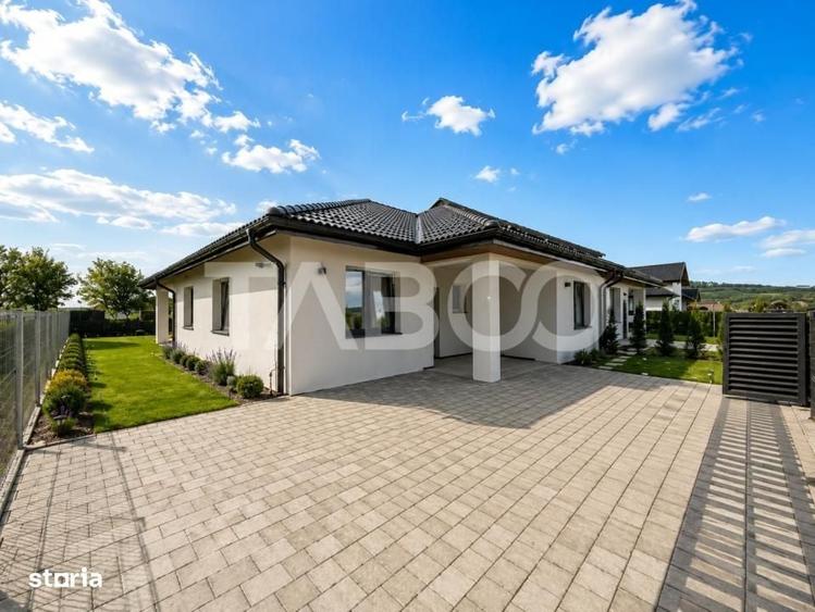 Casă cu 3 camere decomandat în Cristian