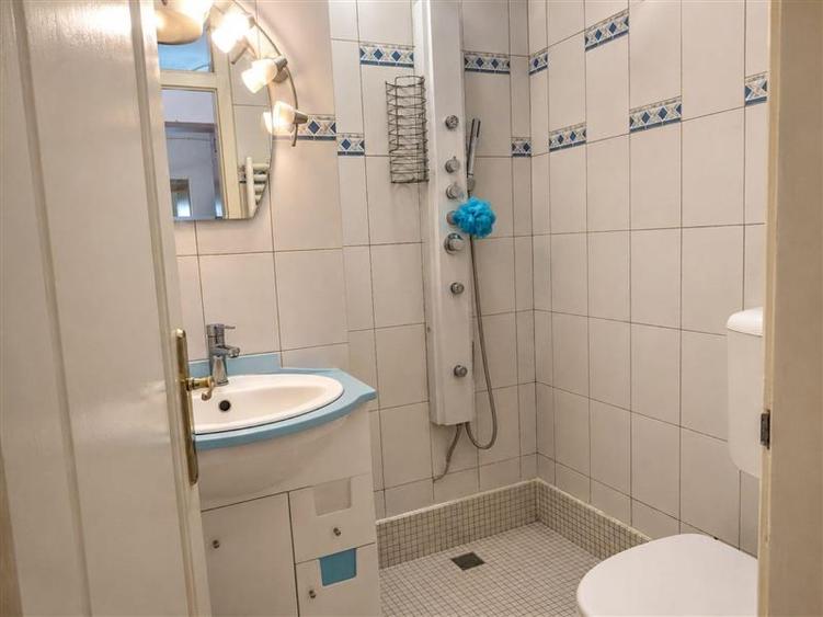 Apartament cu 4 camere decomandat, mobilat în Ultracentral