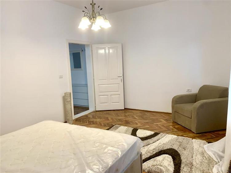 Apartament cu 3 camere decomandat în Spitalul Județean
