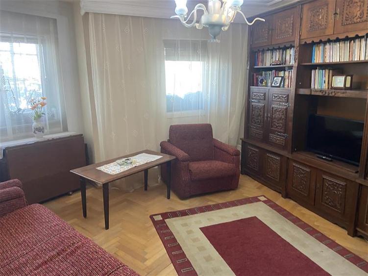 Apartament cu 3 camere decomandat, mobilat în Central