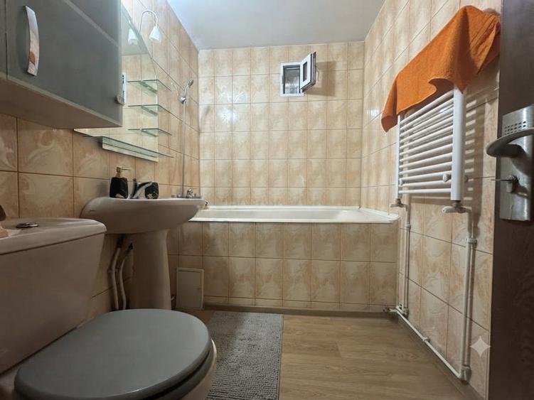 Apartament cu 2 camere decomandat în Nicolina