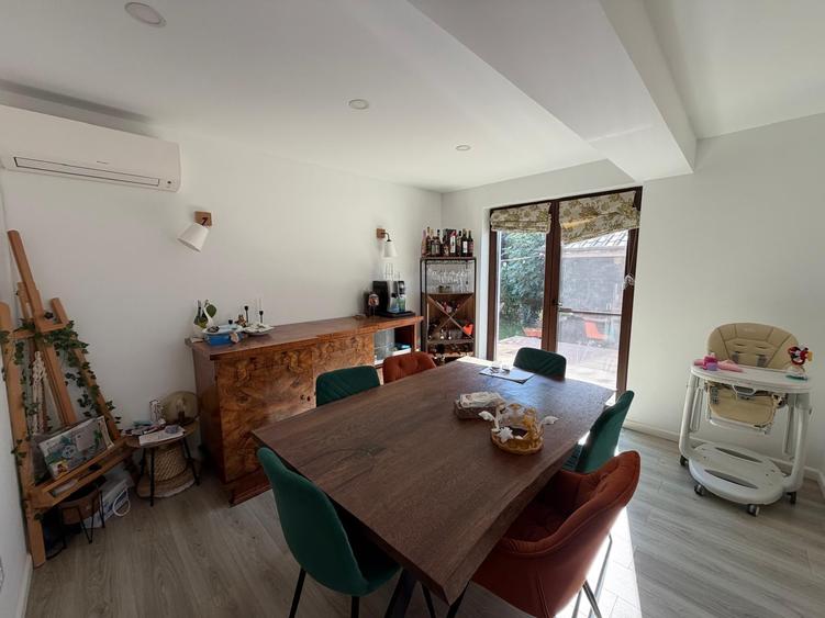 Casă individuală cu 4 camere cu Piscina în Odăi
