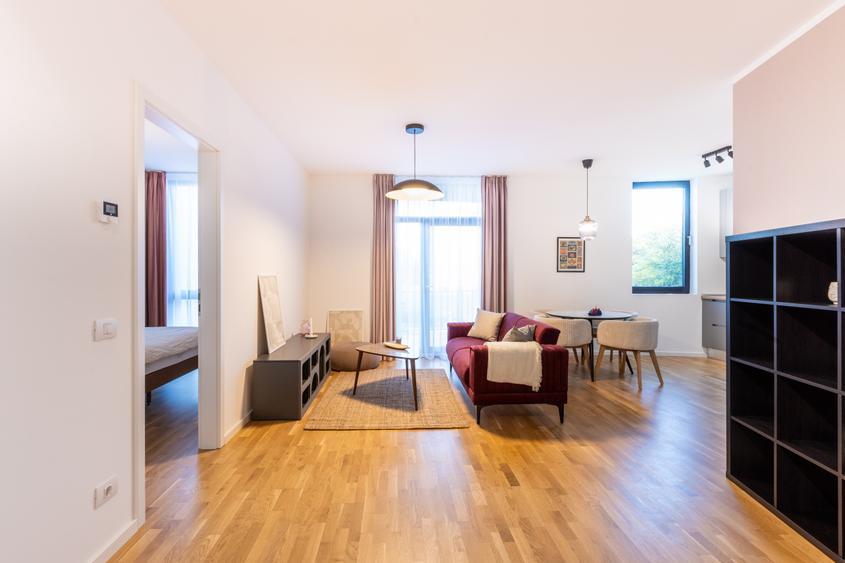 Apartament cu 2 camere semidecomandat, mobilat în Central