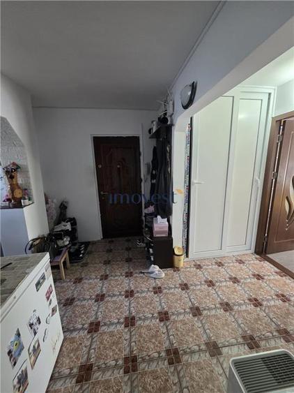 Apartament cu 3 camere decomandat în Micro 16