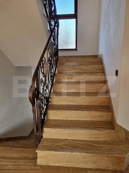 Casă individuală cu 5 camere cu Garaj în Sud