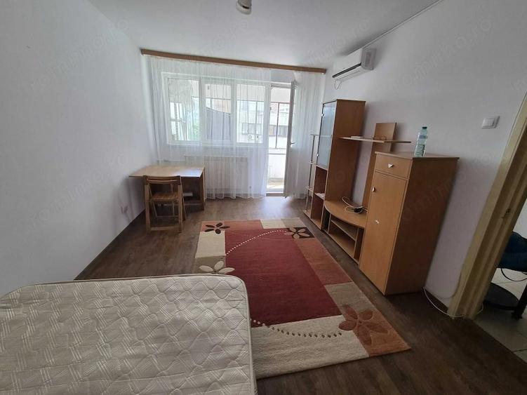 Garsonieră decomandată în Gorjului