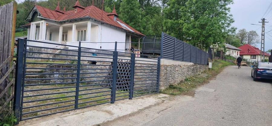 Casă cu 2 camere în Ostrovu