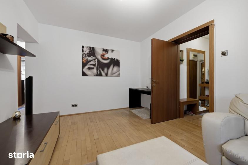 Apartament cu 3 camere, mobilat în Pajura