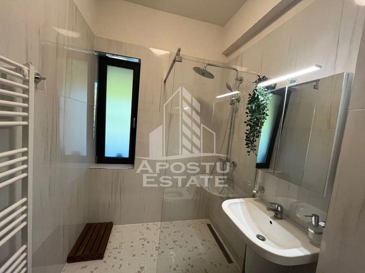 Apartament cu 3 camere semidecomandat, mobilat în Central