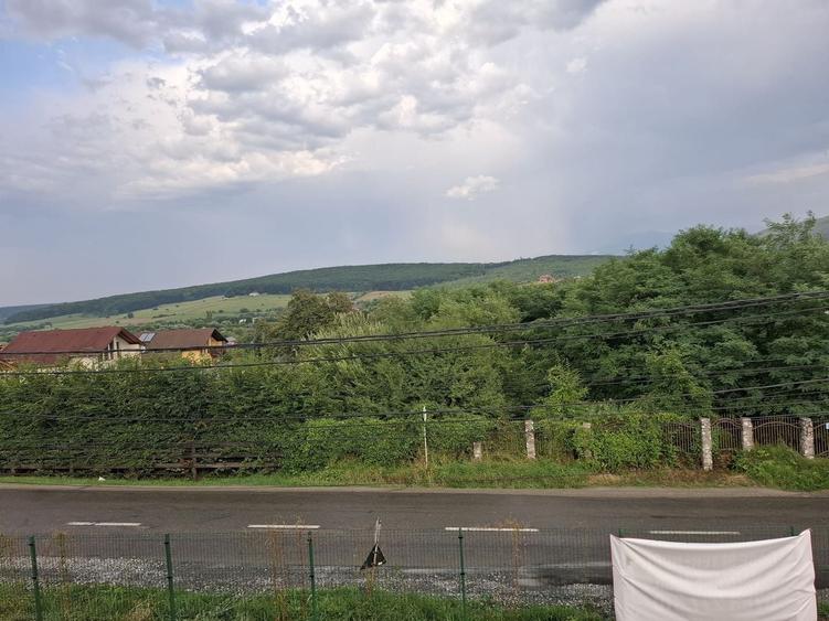 Casă individuală cu 4 camere cu Canalizare în Sadu