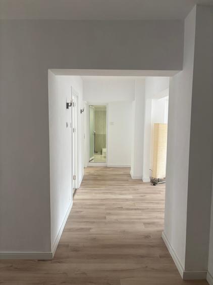 Apartament cu 4 camere decomandat în Tineretului