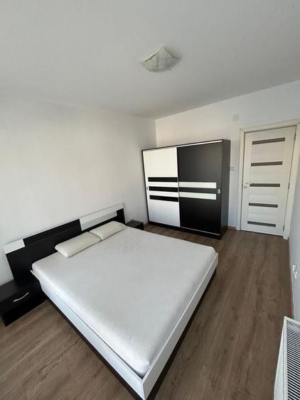 Inchiriez apartament 3 camere - 4