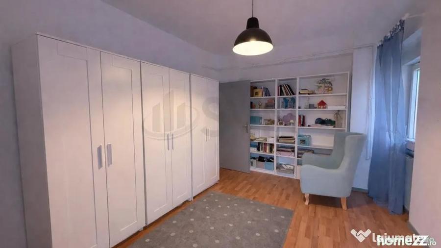 Apartament cu 3 camere decomandat în Polonă