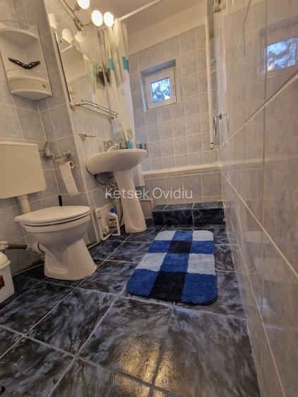 Proprietar inchiriez apartament cu 2 cmere Complex Studentesc Str Bucegi 4