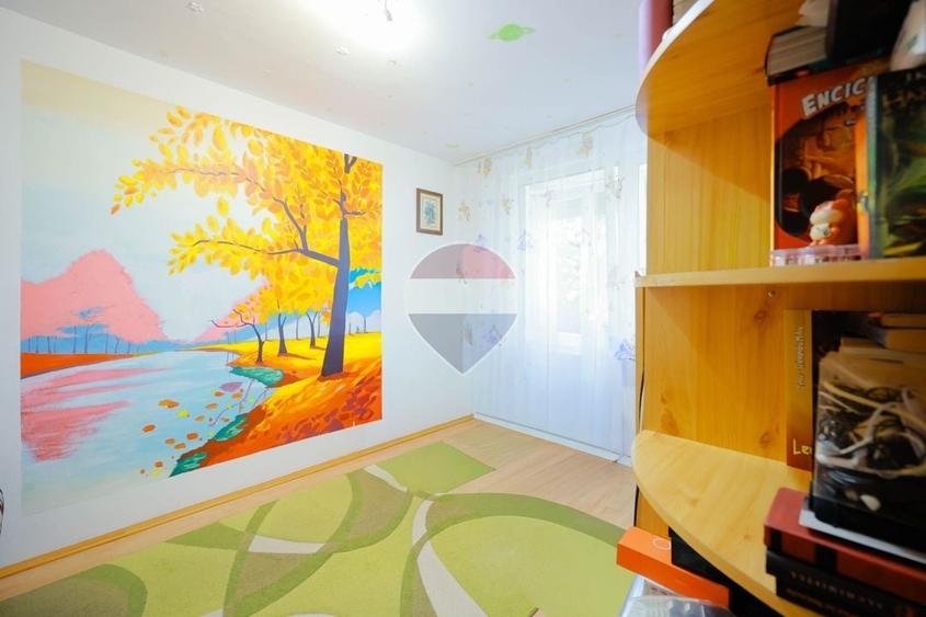 Apartament cu 3 camere semidecomandat, mobilat în Rogerius