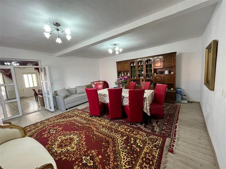 Casă individuală cu 4 camere cu Teren 250 Mp în Sud-Est