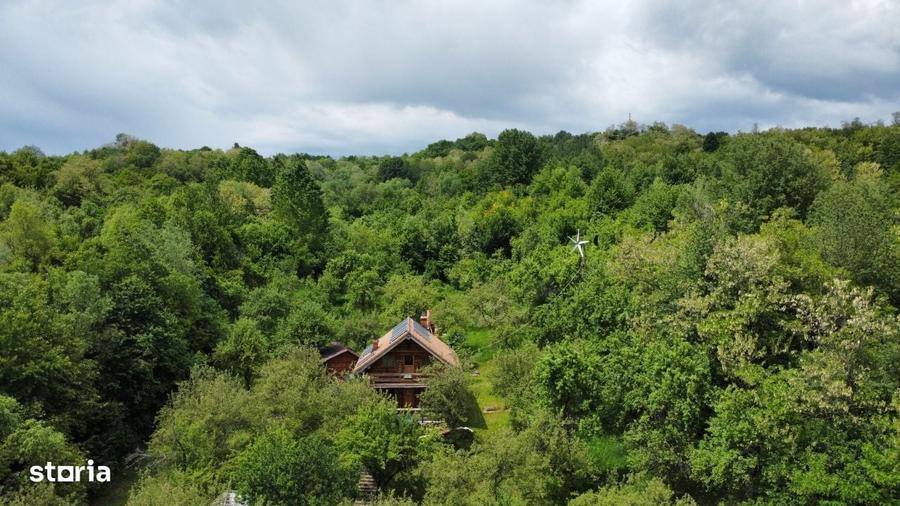Casă cu 4 camere în Corbi