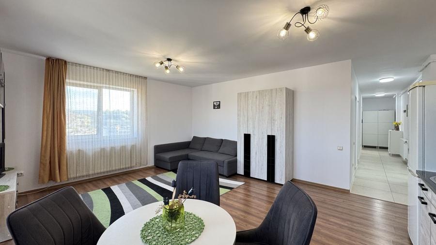 Apartament cu 3 camere semidecomandat, mobilat în Dâmbul Rotund