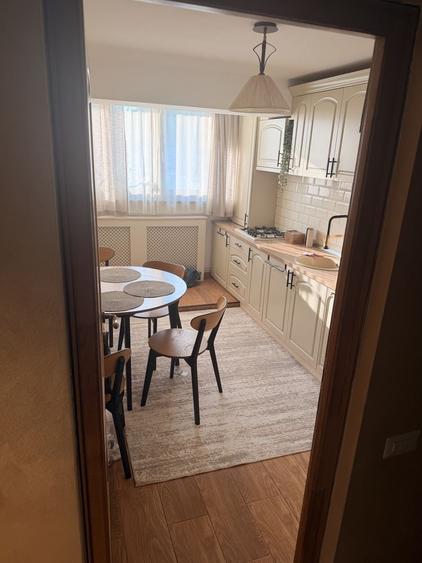 Apartament cu 4 camere decomandat în Exterior Vest