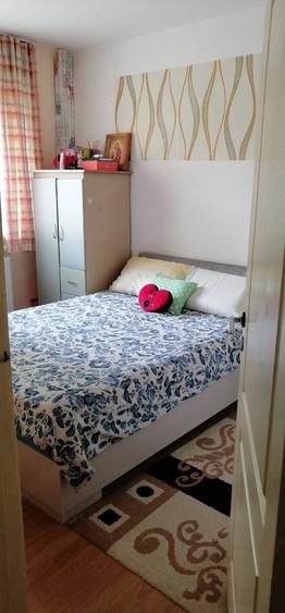 Apartament cu 3 camere semidecomandat în Exterior Vest