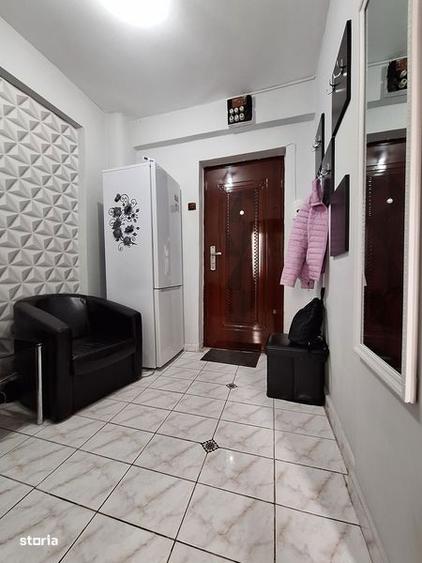 Garsonieră decomandată în