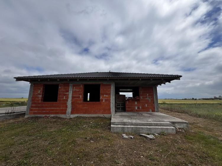 Casă cu 2 camere în Zimandu Nou