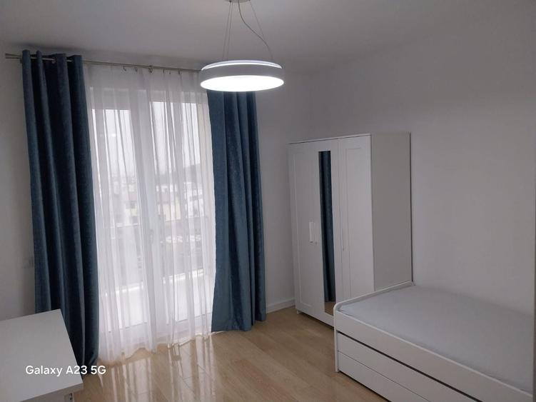 Apartament cu 3 camere decomandat în Petecu