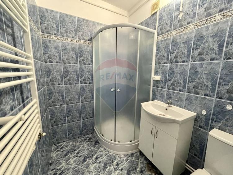 Apartament cu 3 camere semidecomandat în Nord