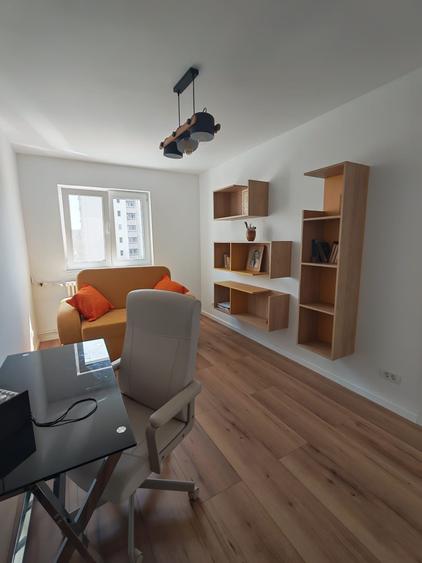 Apartament cu 3 camere semidecomandat în Drumul Taberei