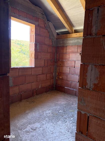 Casă cu 4 camere cu Teren 1400 Mp în Apahida