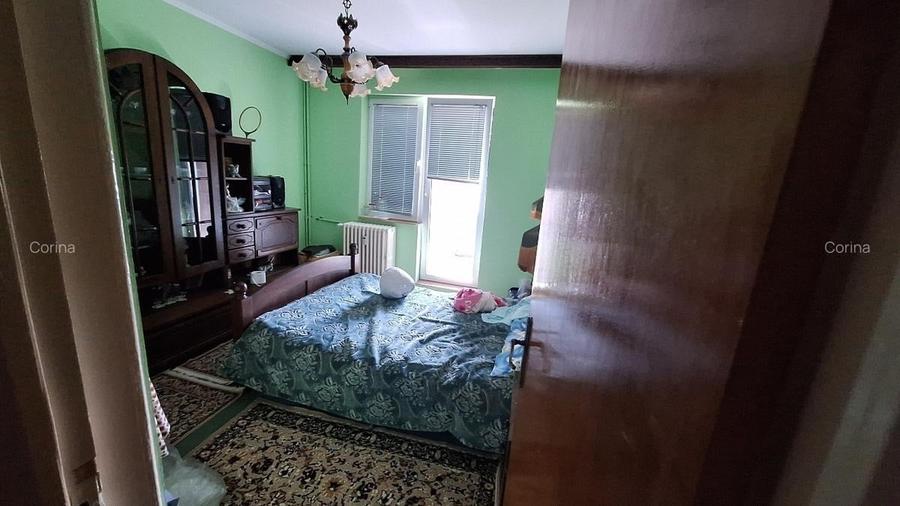 Apartament cu 3 camere semidecomandat în Titan