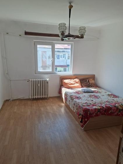 Apartament cu 4 camere decomandat în 1 Mai