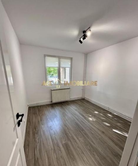 Apartament cu 4 camere decomandat, mobilat în Apărătorii Patriei