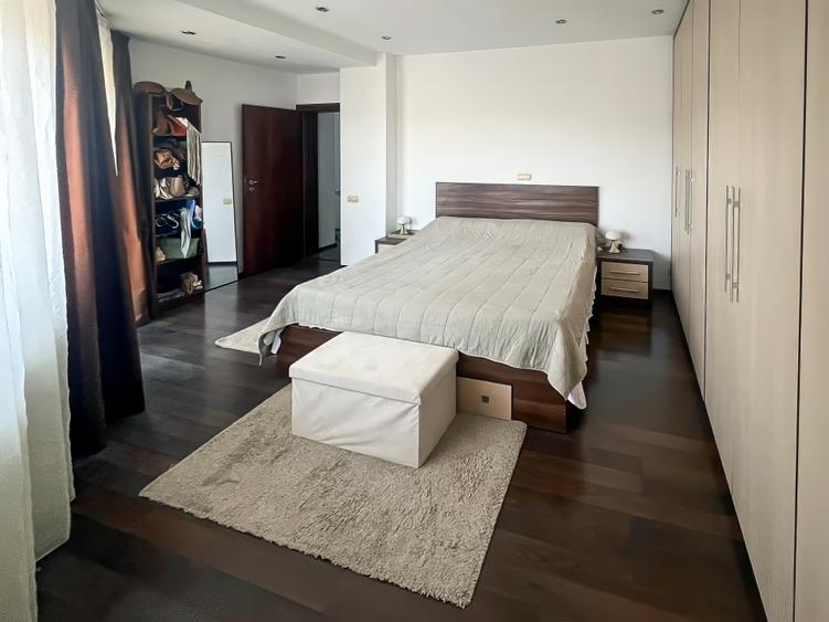 Apartament cu 3 camere semidecomandat, mobilat în Voluntari