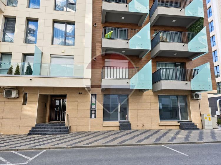 Apartament cu 3 camere decomandat în Est
