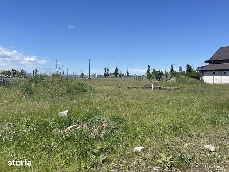 Teren de 863 mp, în Săvinești
