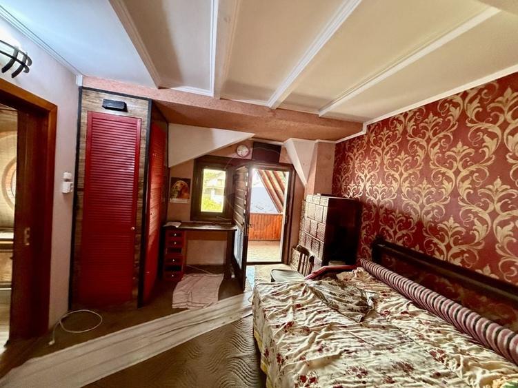 Casă individuală cu 9 camere cu Teren 500 Mp în Nord