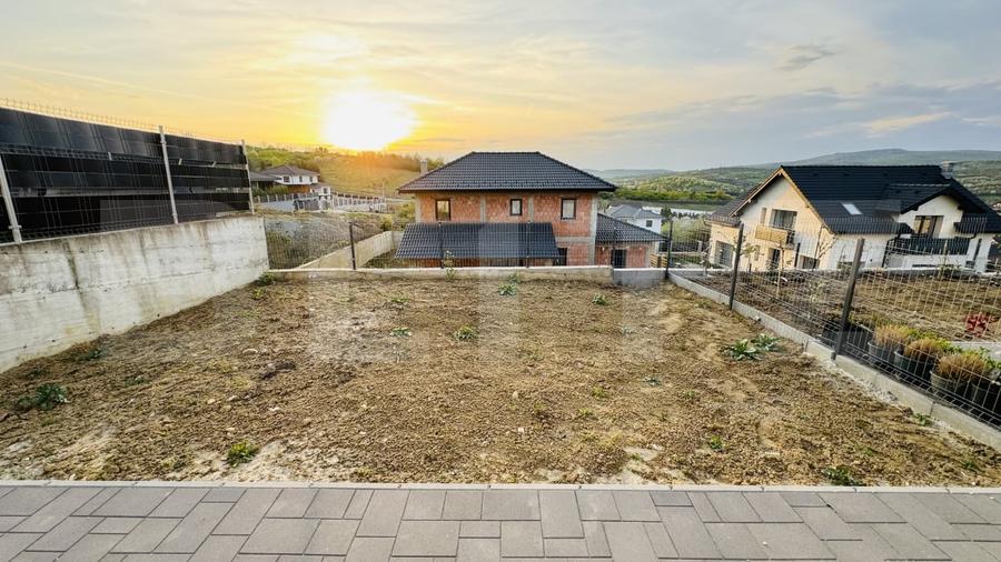 Duplex cu 3 camere cu Canalizare în Viișoara