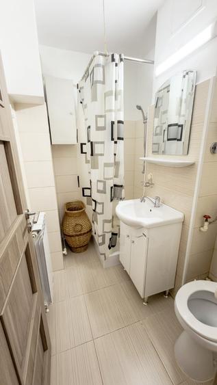Apartament cu 4 camere decomandat în Micro 17