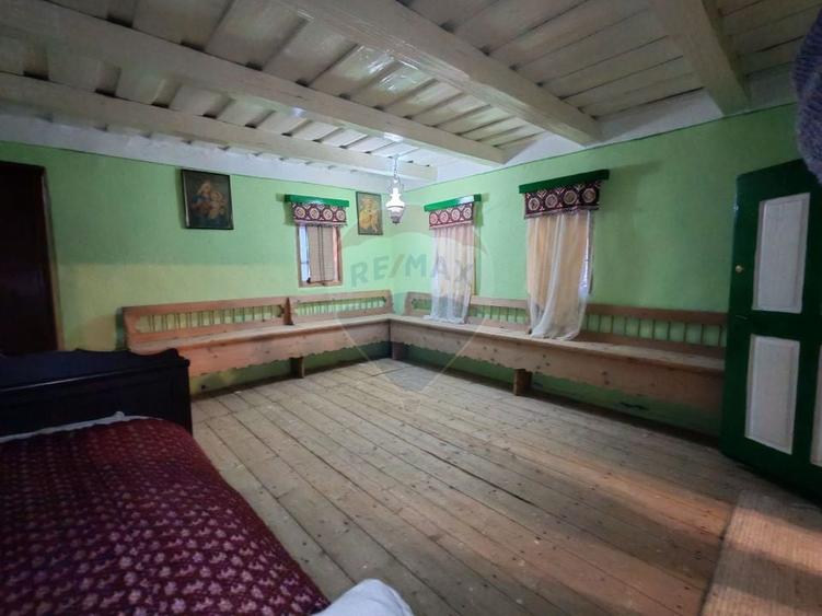 Casă cu 3 camere cu Teren 767 Mp în Poiana Sibiului