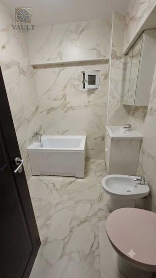 Apartament cu 4 camere decomandat în Olteniței