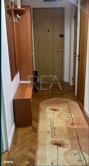 Apartament cu 3 camere decomandat în Drumul Taberei