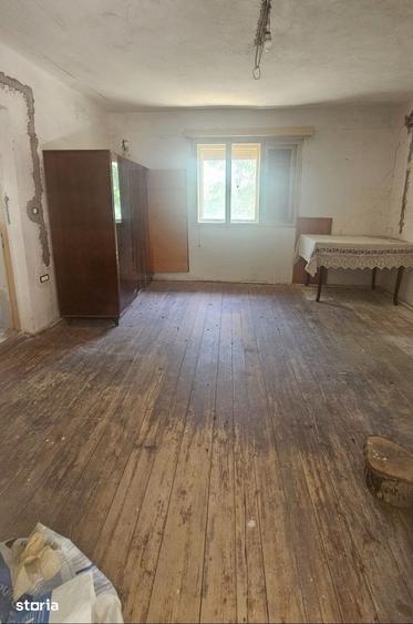 Casă cu 2 camere cu Teren 540 Mp în Livada